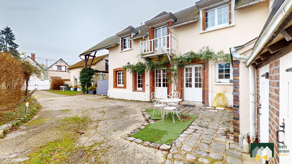 Maison à JOUY