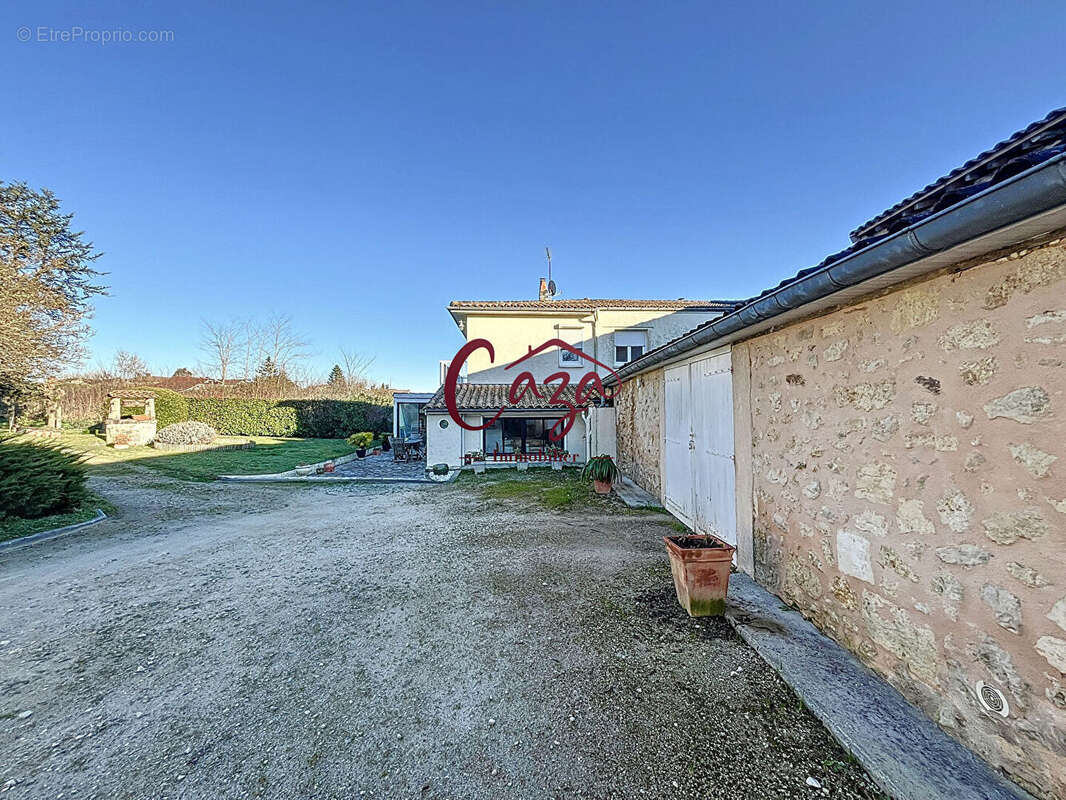 Maison à FARGUES-SAINT-HILAIRE