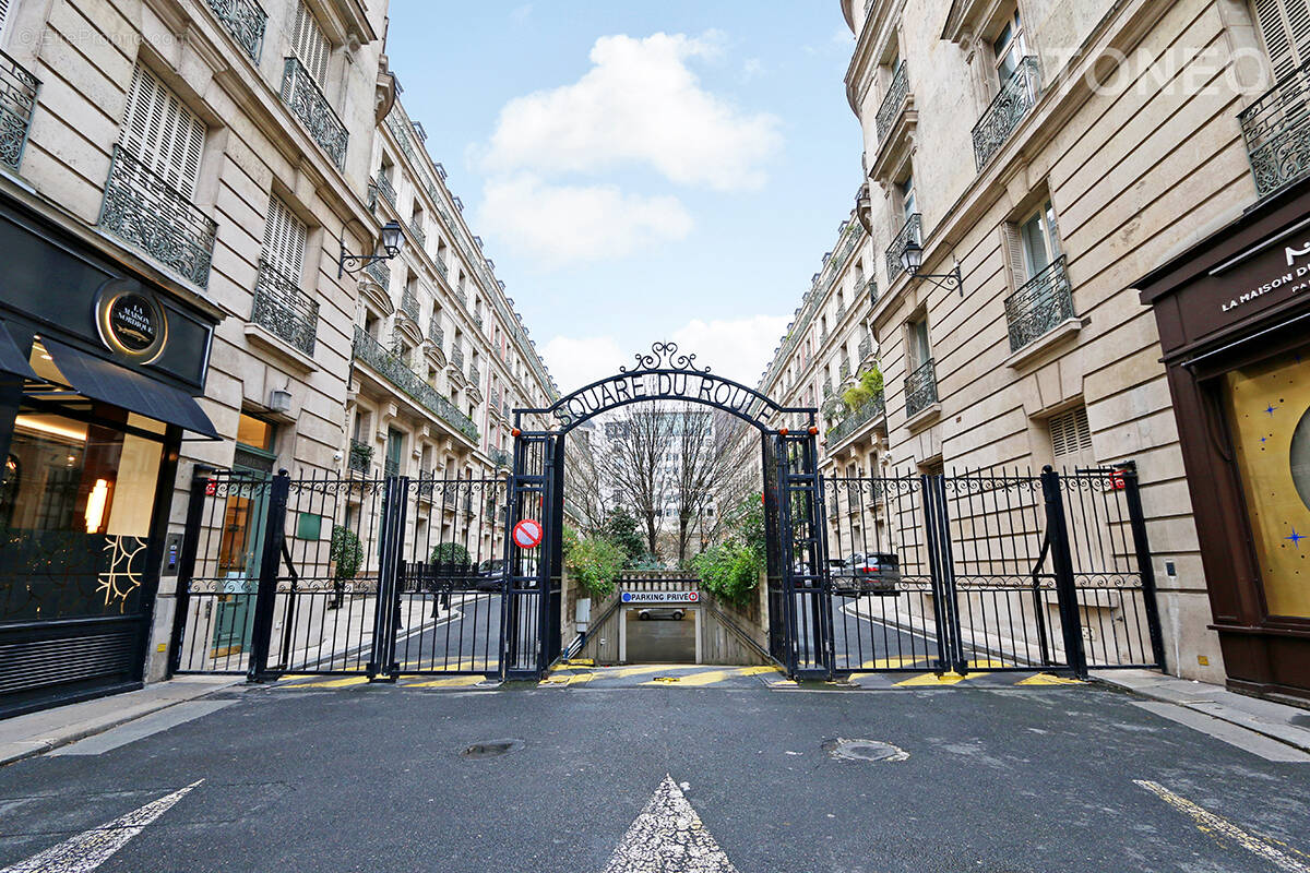 Appartement à PARIS-8E