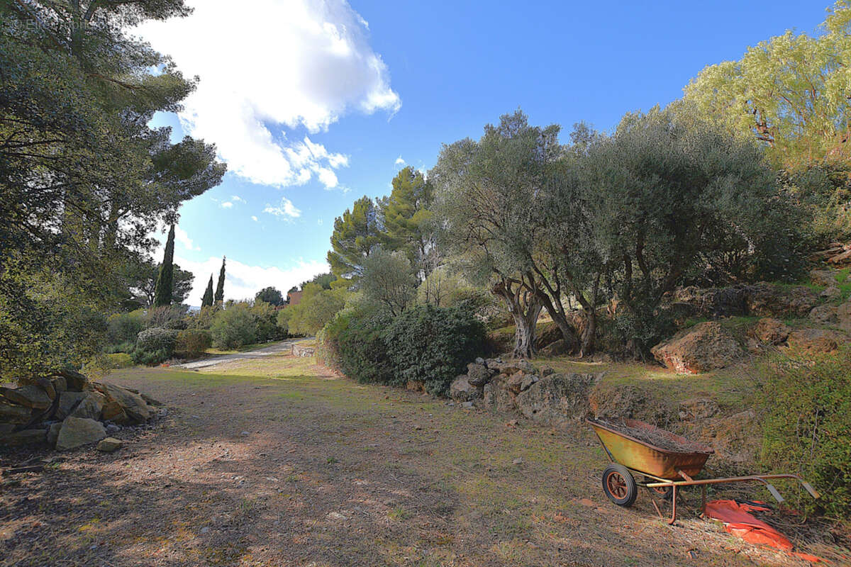 Terrain à LA VALETTE-DU-VAR