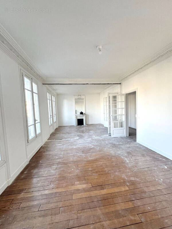 Appartement à COURBEVOIE