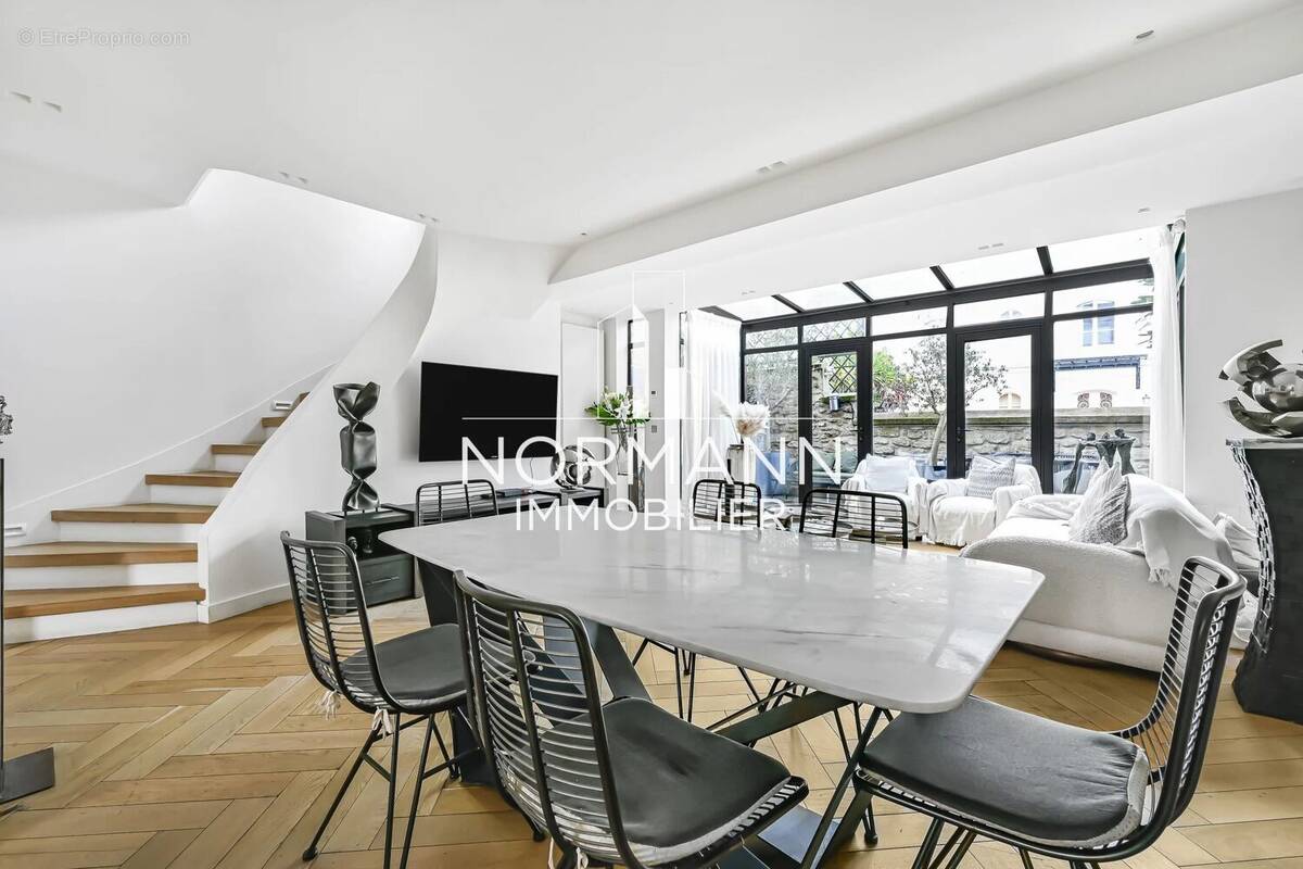 Appartement à NEUILLY-SUR-SEINE