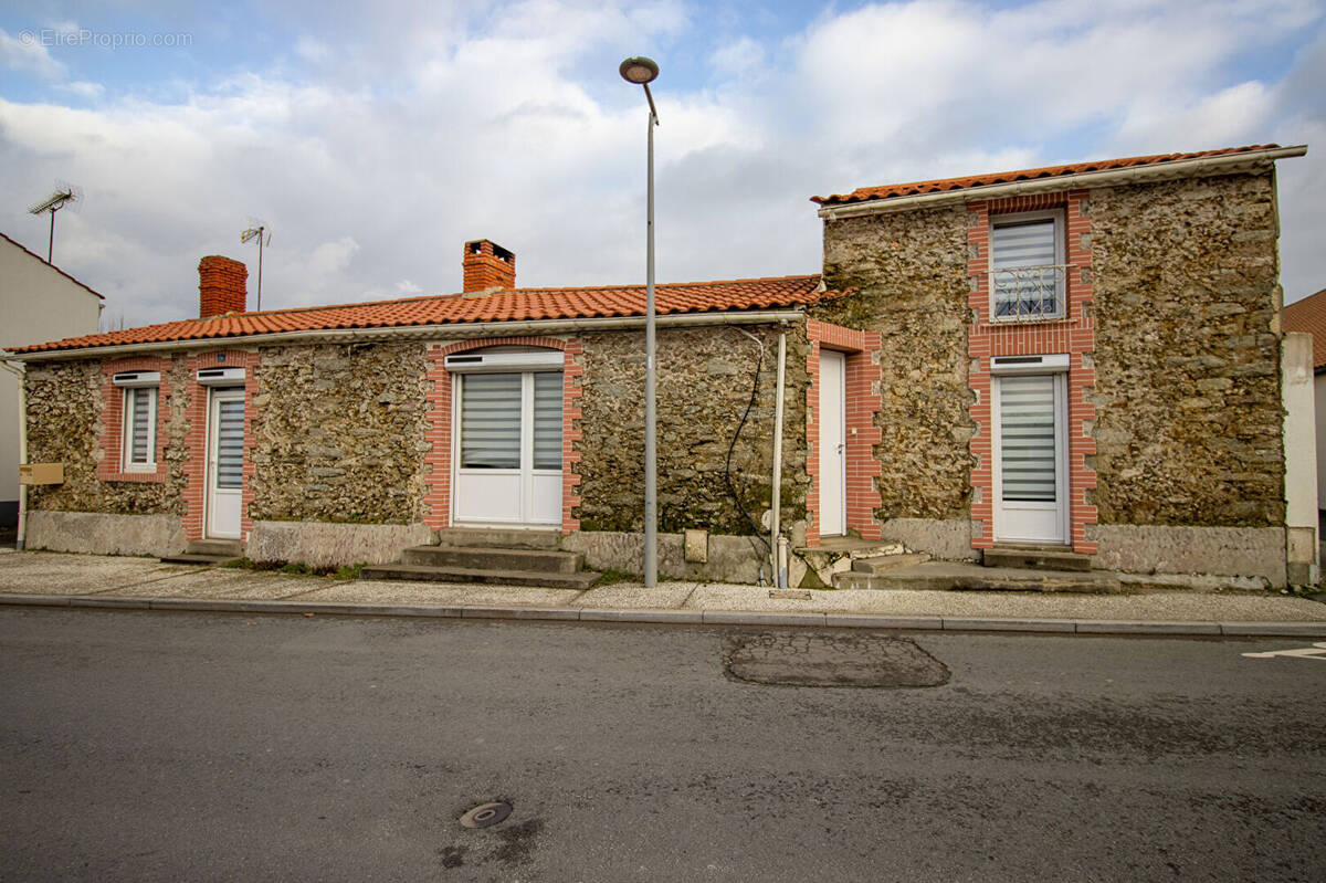 Maison à SAINT-CHRISTOPHE-DU-LIGNERON