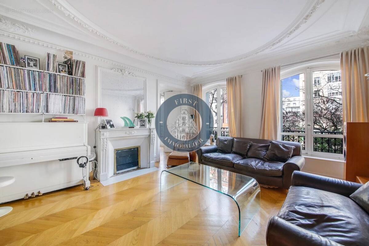 Appartement à PARIS-17E