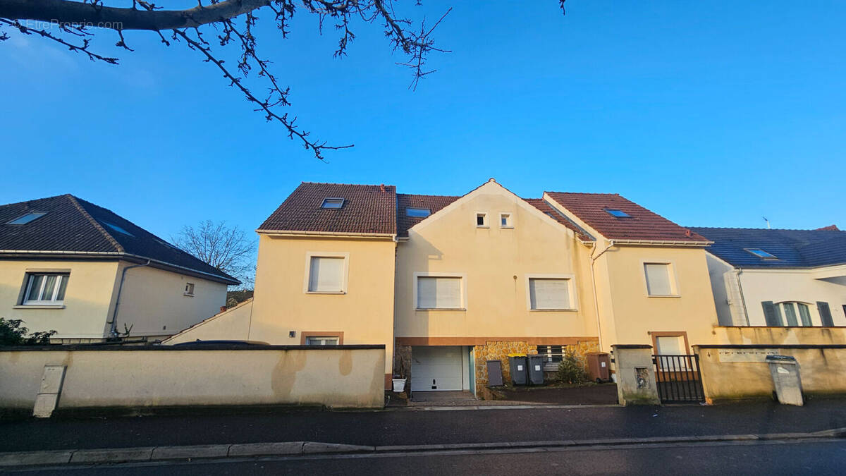 Appartement à HOUILLES