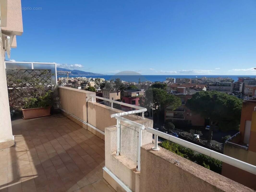 Appartement à ROQUEBRUNE-CAP-MARTIN