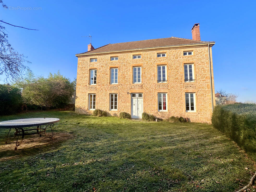 Maison à CHARLIEU