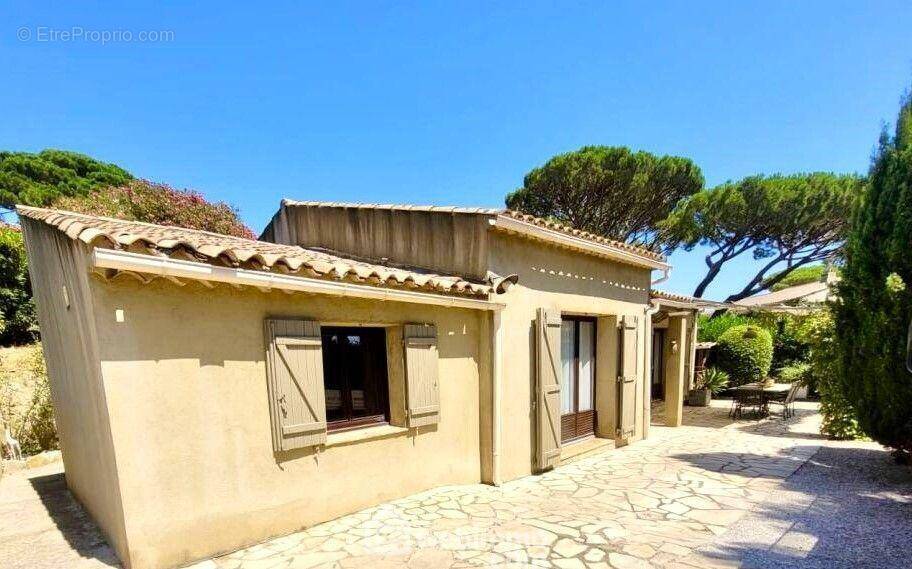 Charmante villa de plain-pied, impeccablement entretenue et en parfait état - Maison à SAINTE-MAXIME