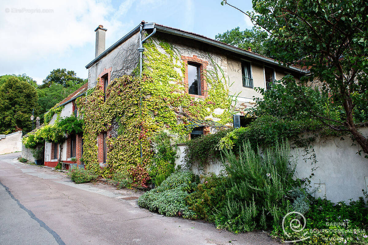 Maison à ALISE-SAINTE-REINE