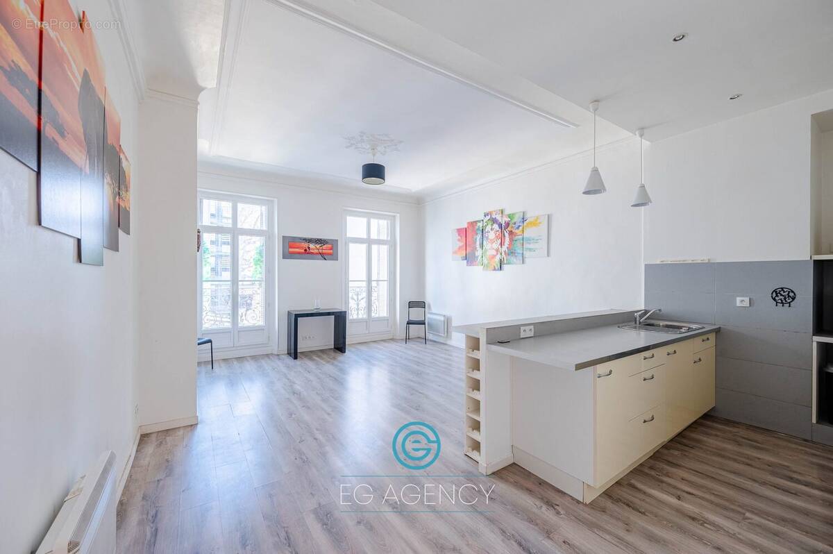 Appartement à MARSEILLE-2E