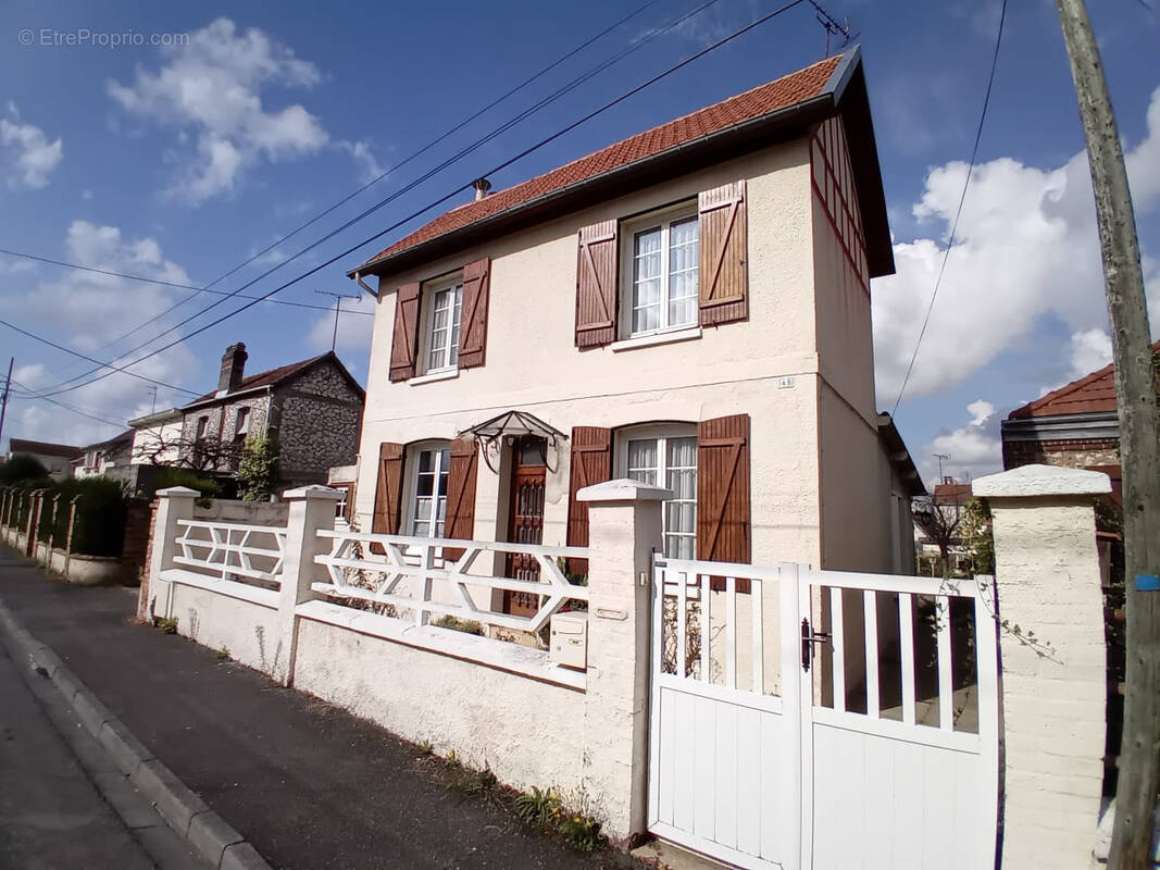 Maison à SAINT-ETIENNE-DU-ROUVRAY