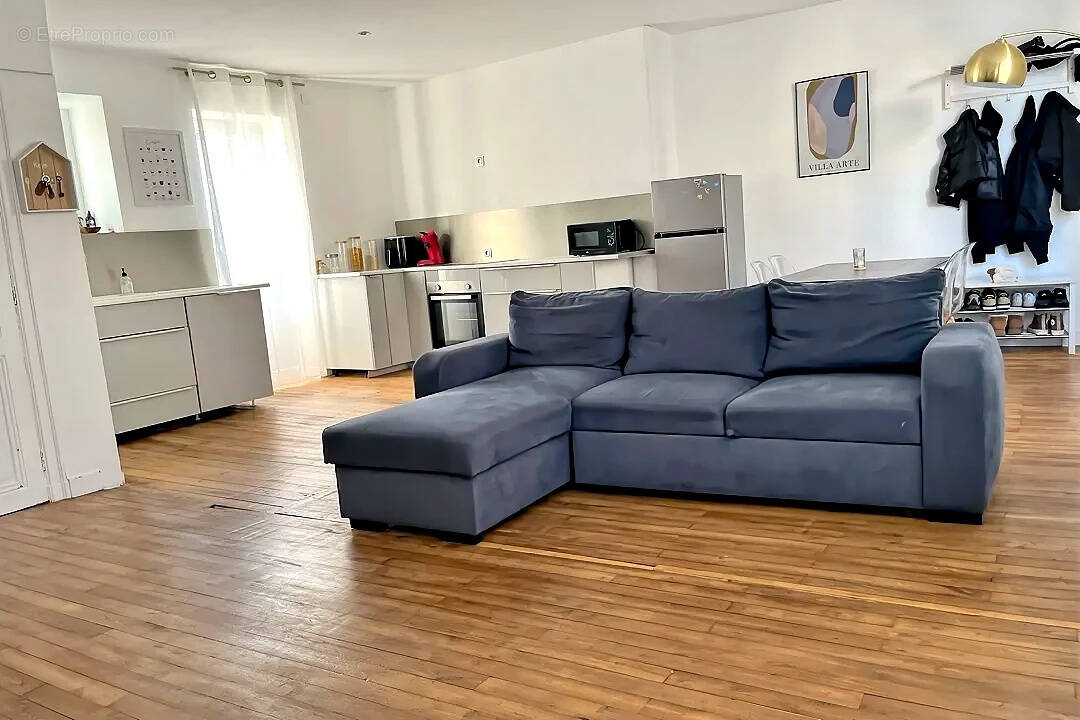 Appartement à SAINT-ETIENNE-DE-MONTLUC