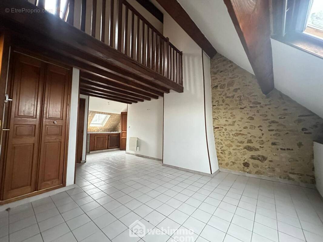 Vous serez séduits par cet appartement d&#039;une surface habitable de 44 m² - Appartement à LAON