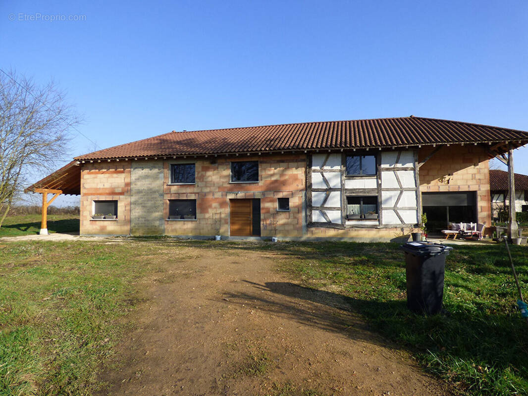 Maison à CURCIAT-DONGALON