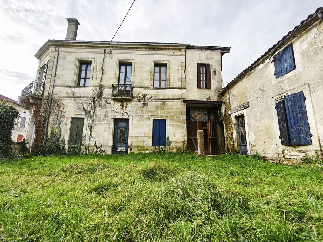 Maison à SAINT-CHRISTOLY-DE-BLAYE