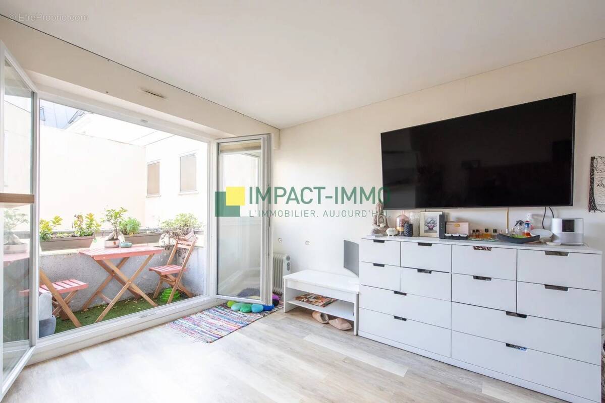 Appartement à COURBEVOIE