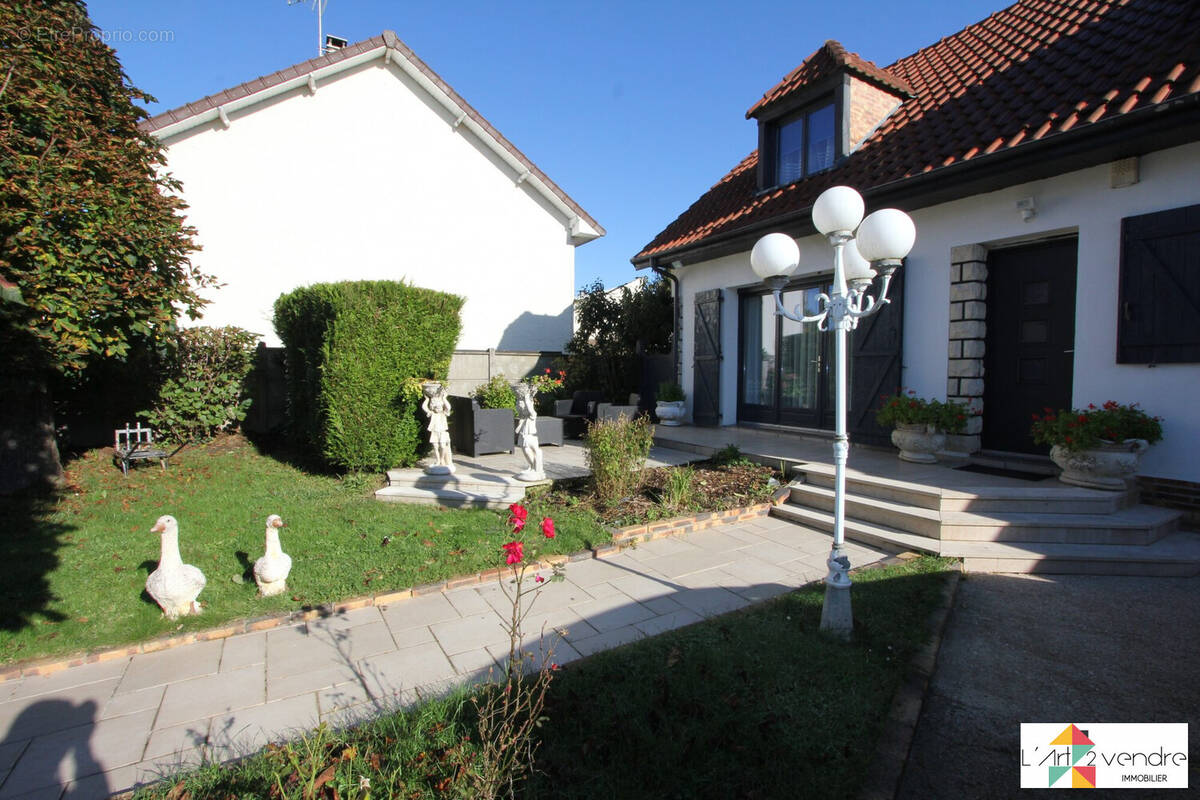 Maison à OZOIR-LA-FERRIERE