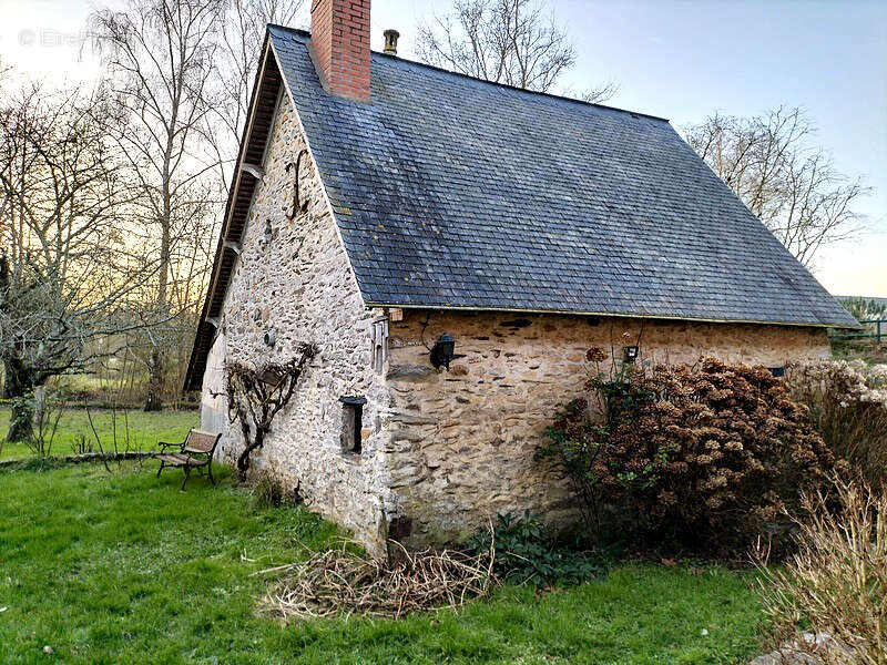 Maison à MESLAY-DU-MAINE