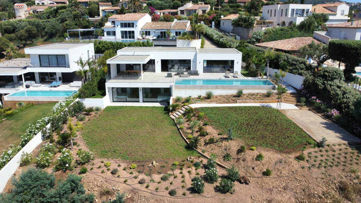 Maison à ROQUEBRUNE-SUR-ARGENS