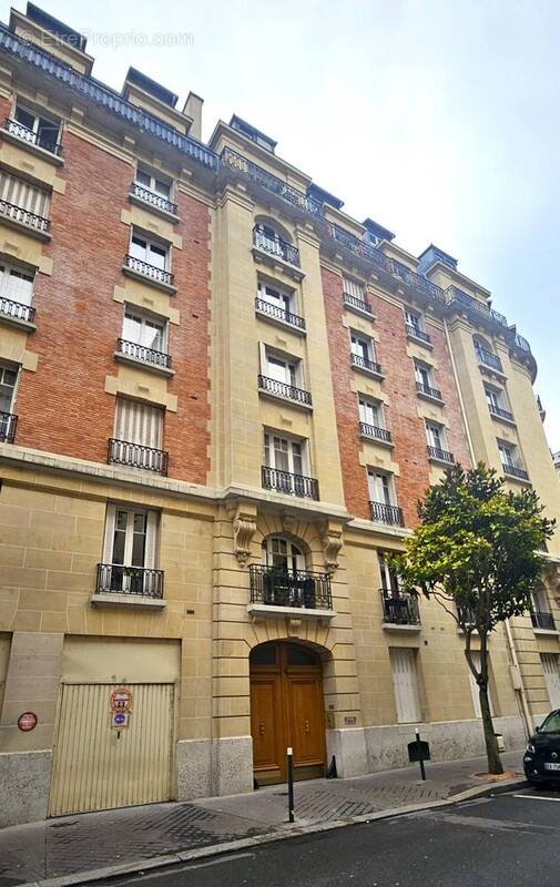 Façade immeuble - Appartement à NEUILLY-SUR-SEINE