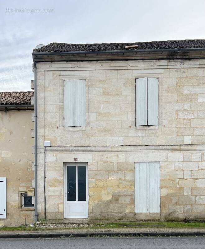 Maison à GREZILLAC