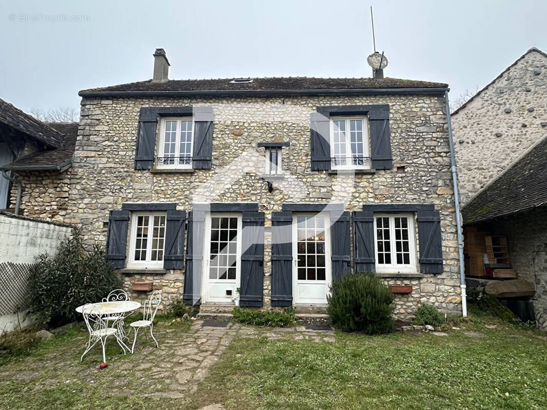 Maison à BOURAY-SUR-JUINE