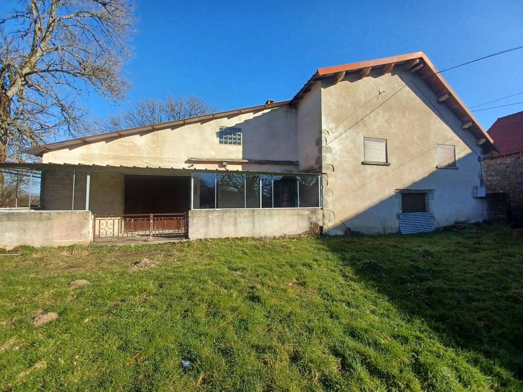 Maison à SAINT-PRIEST-DES-CHAMPS