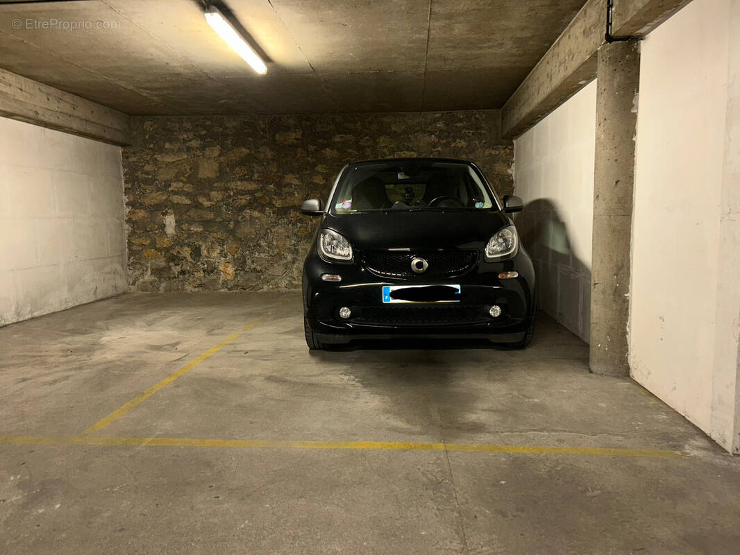 Parking à NEUILLY-SUR-SEINE