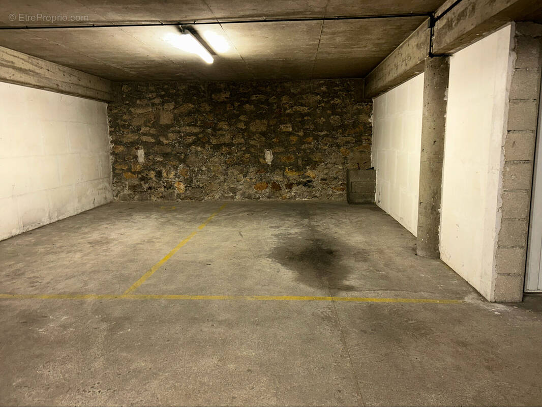 Parking à NEUILLY-SUR-SEINE