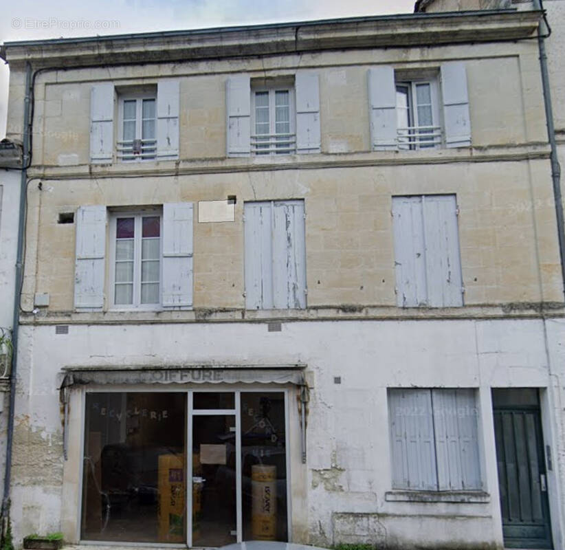 Appartement à CHALAIS