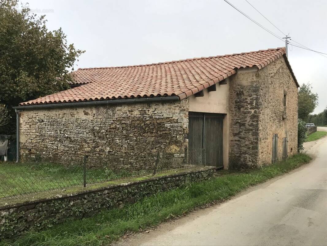 Maison à BAZOGES-EN-PAREDS