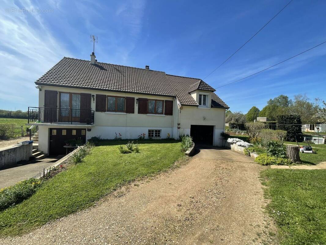 Maison à LIGNIERES