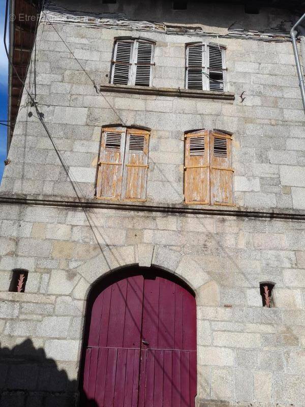 Appartement à SAINT-LEONARD-DE-NOBLAT