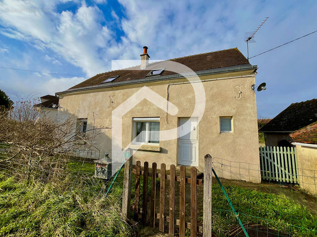 Maison à MONTREUIL-EN-TOURAINE