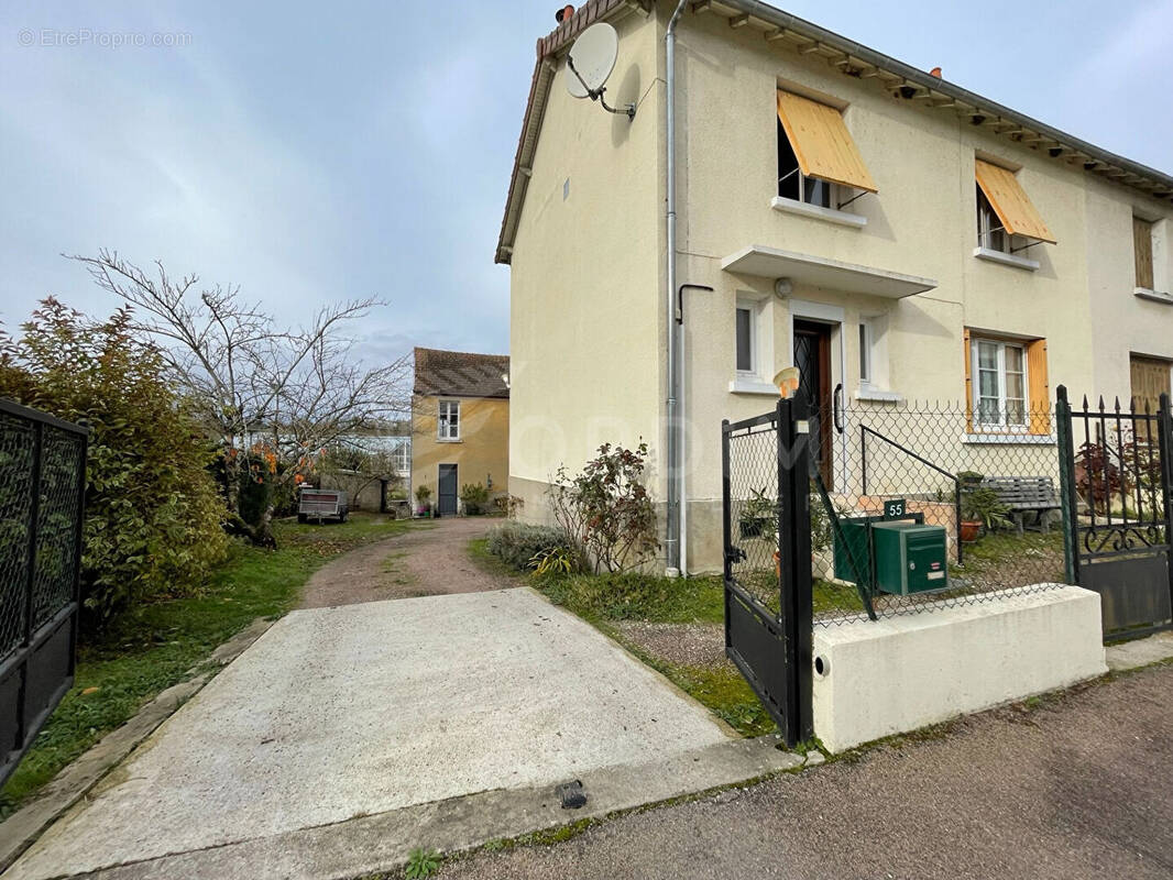 Maison à NEUVY-SUR-LOIRE