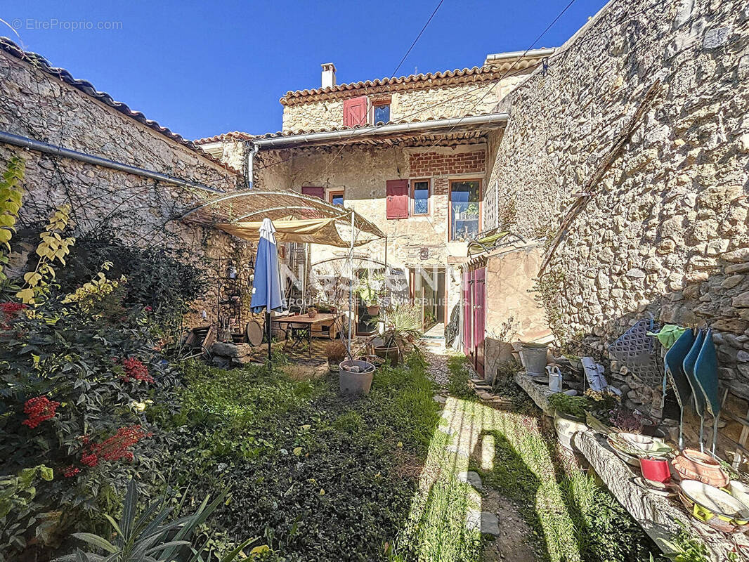 Maison à CABRIERES-D&#039;AIGUES