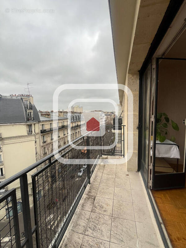 Appartement à PARIS-14E