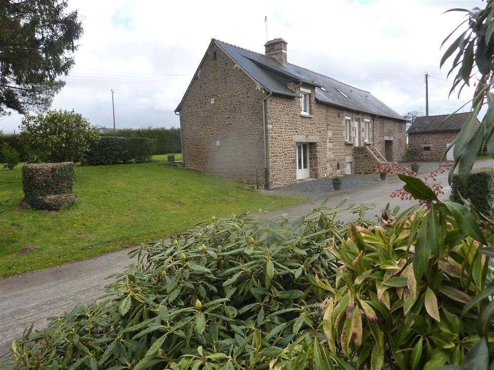 Maison à LASSAY-LES-CHATEAUX