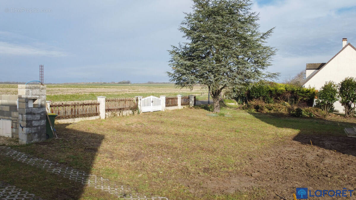 Terrain à NEAUPHLE-LE-VIEUX