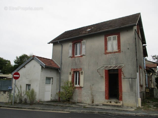 Maison à SAINT-YRIEIX-LA-PERCHE