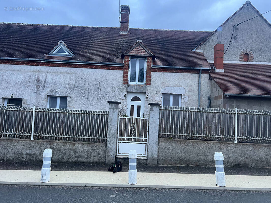 Maison à CANDE-SUR-BEUVRON