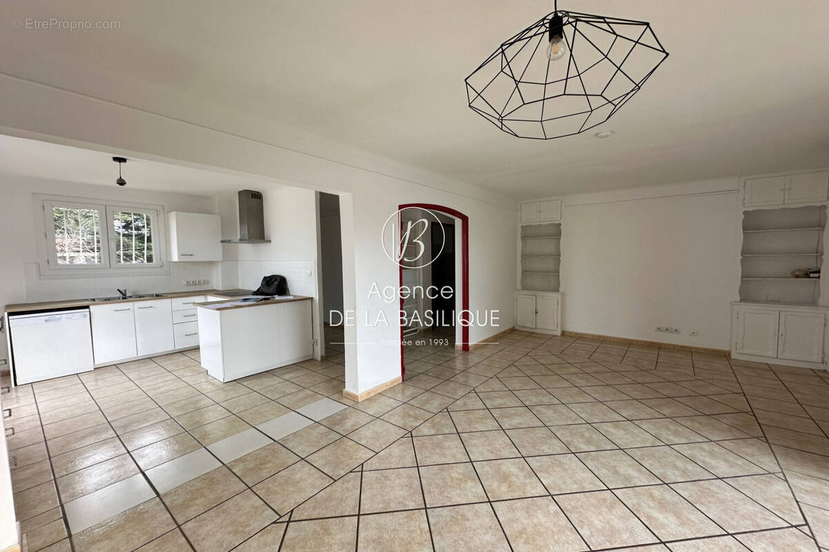 Appartement à SAINT-MAXIMIN-LA-SAINTE-BAUME