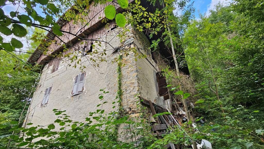 Maison à CHAMOUX-SUR-GELON