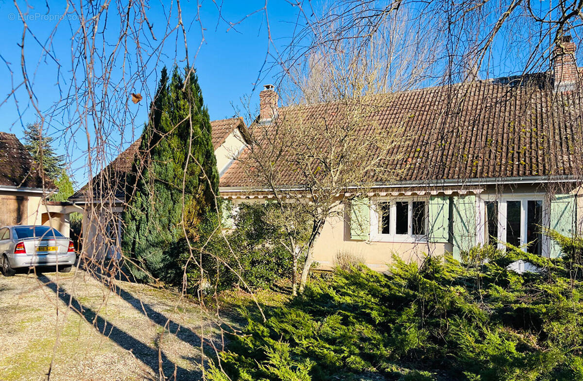 Maison à CHARBUY