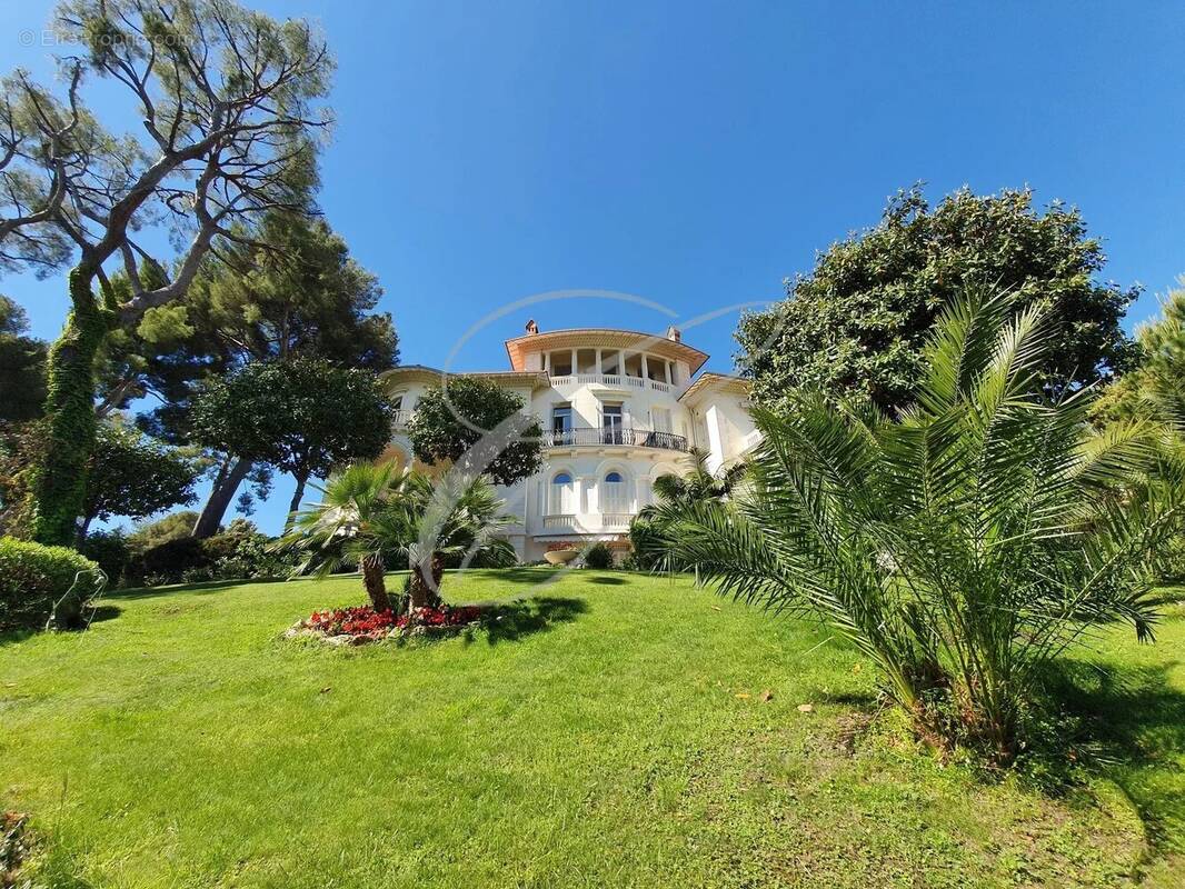 Appartement à ROQUEBRUNE-CAP-MARTIN