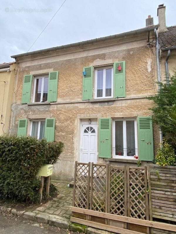 Maison à JOUARRE