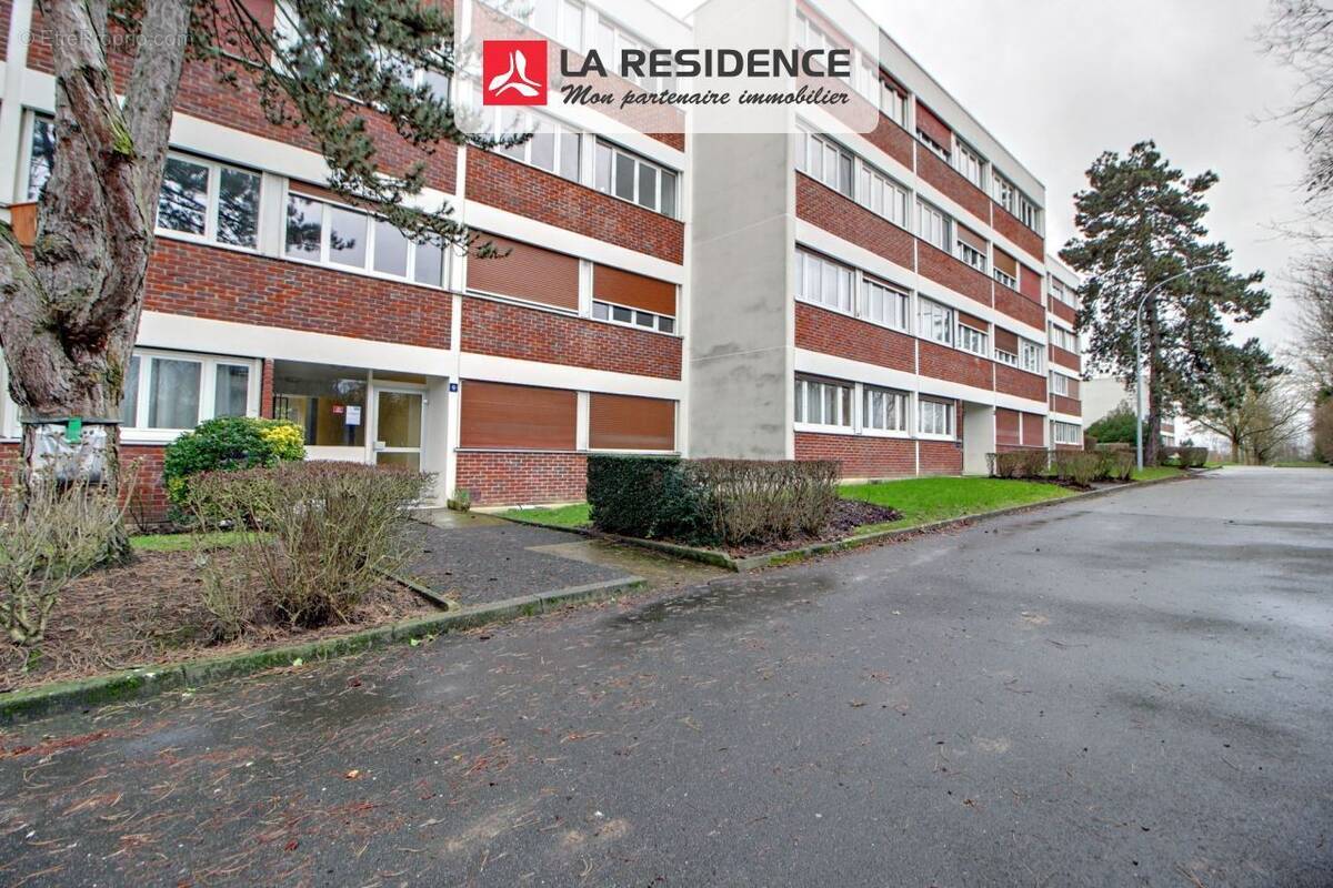 Appartement à LES CLAYES-SOUS-BOIS