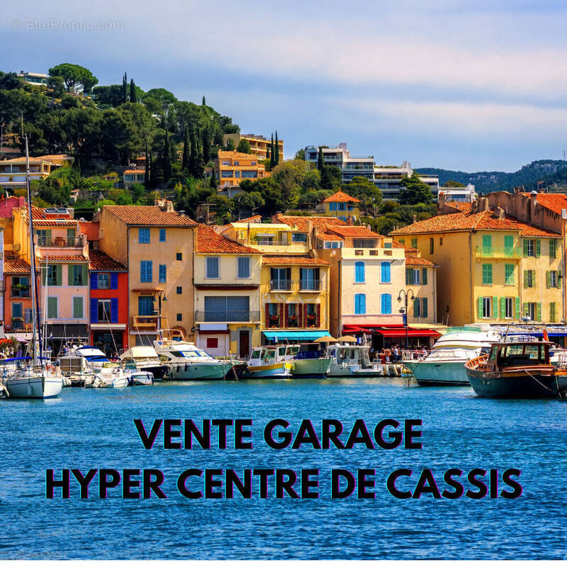 Parking à CASSIS