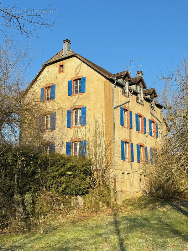 Maison à MONTREUX-CHATEAU