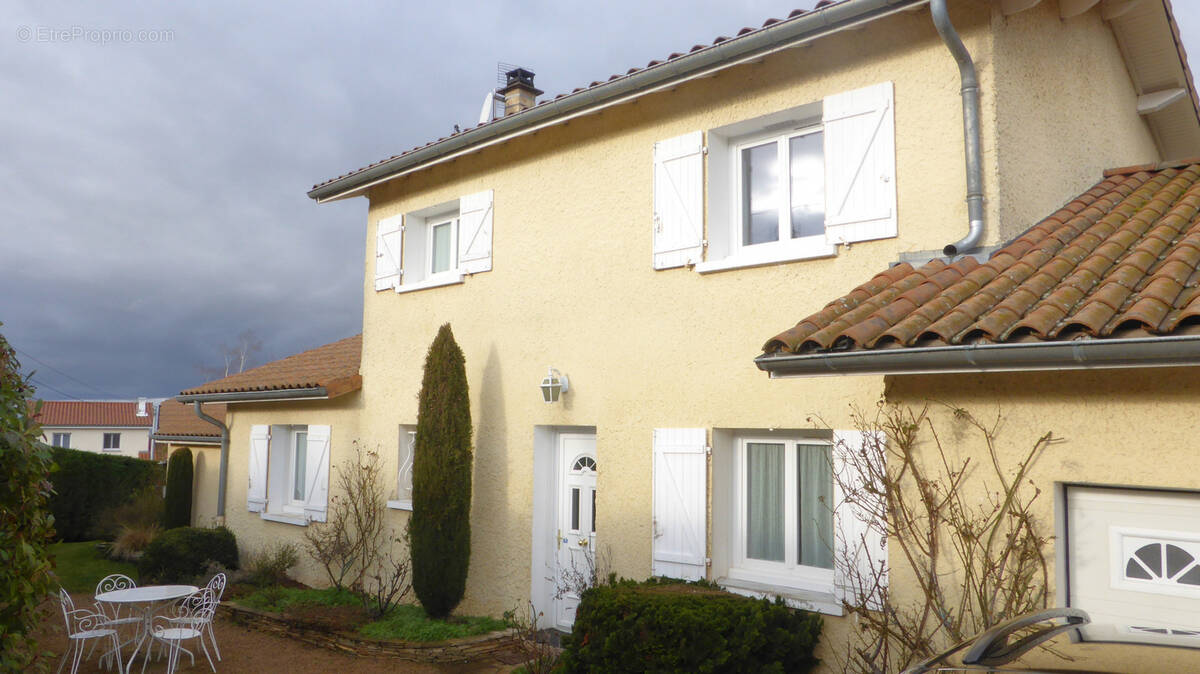 Maison à LA CHAPELLE-SUR-COISE